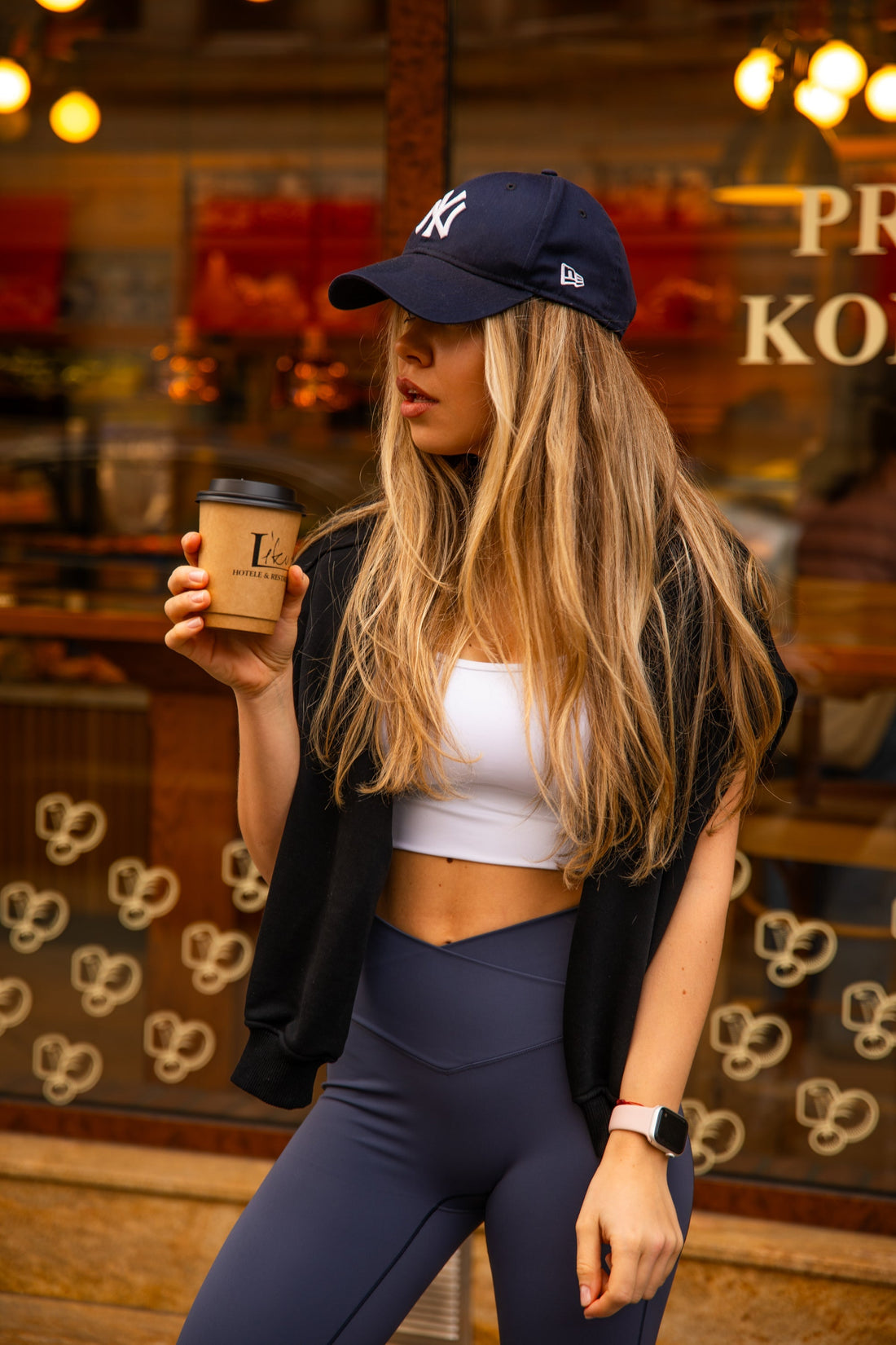 Styl w ruchu: jak łączyć odzież sportową z codziennym lookiem?